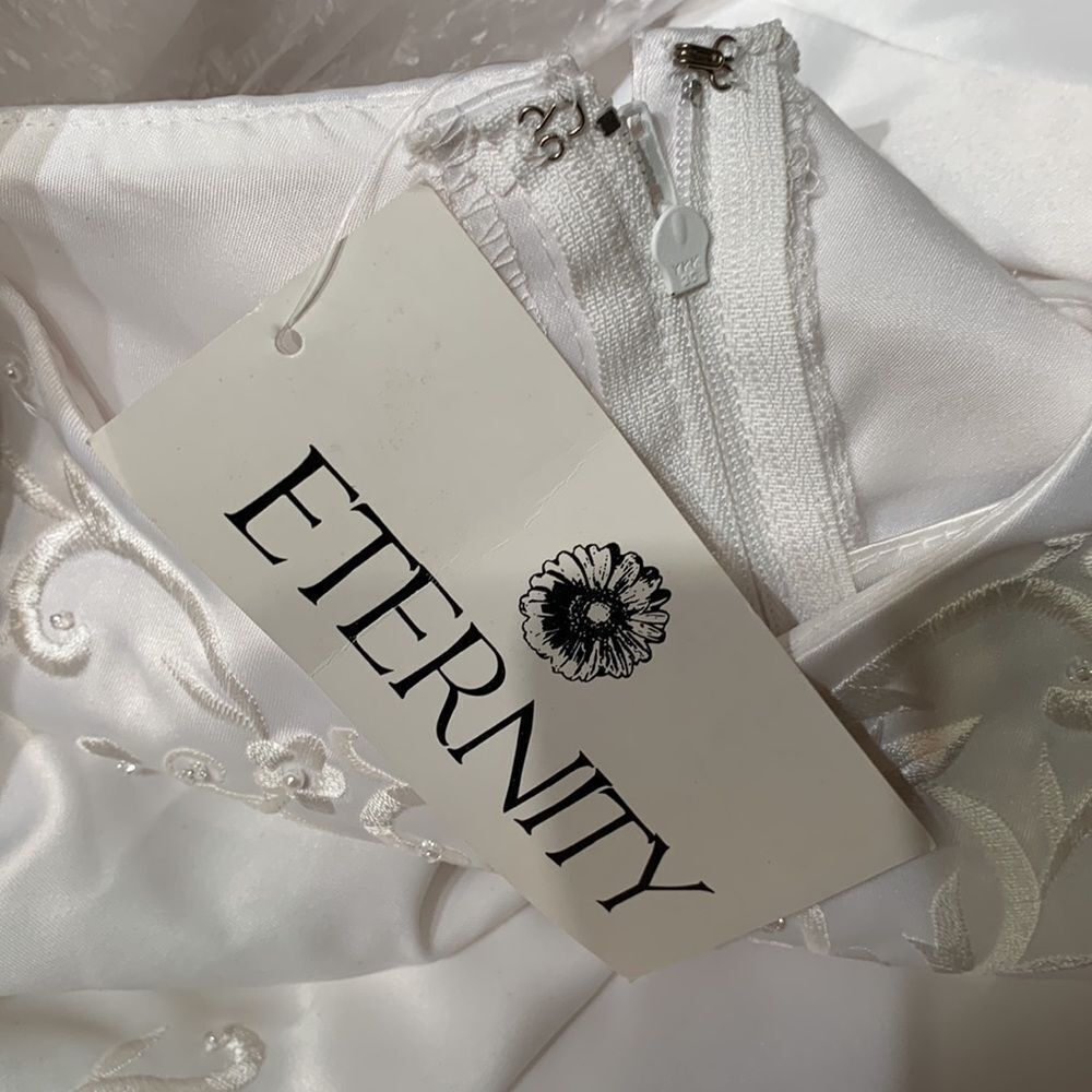 White/Ivory Elegant Wedding Gown Blend of Silk & Satin size 10 - Picture 14 of 14